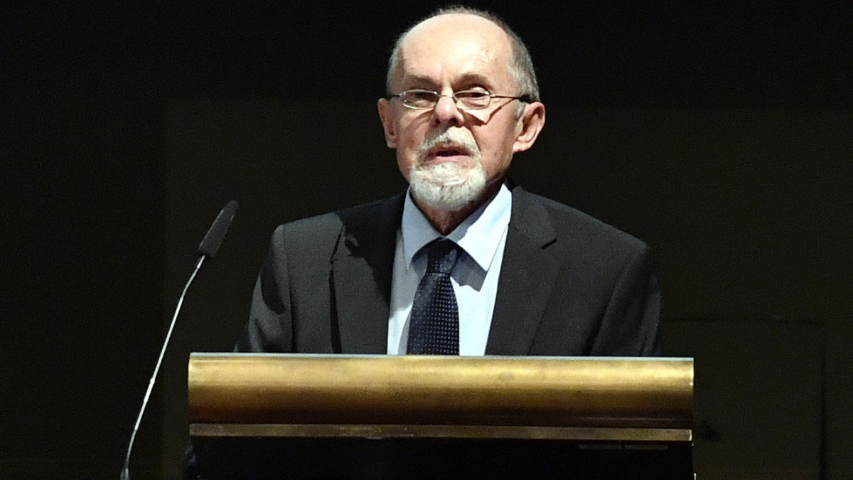 Bogár László közgazdász előadást tart az Energiapolitika 2000 Társulat 200. jubileumi ülésén a Magyar Tudományos Akadémián 2020. szeptember 21-én.