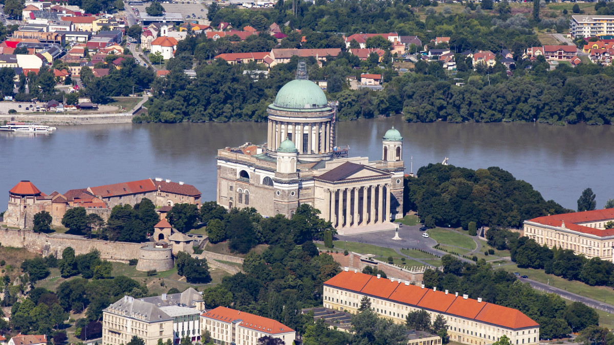 A légifotón az Esztergomi bazilika látképe 2021. július 30-án.