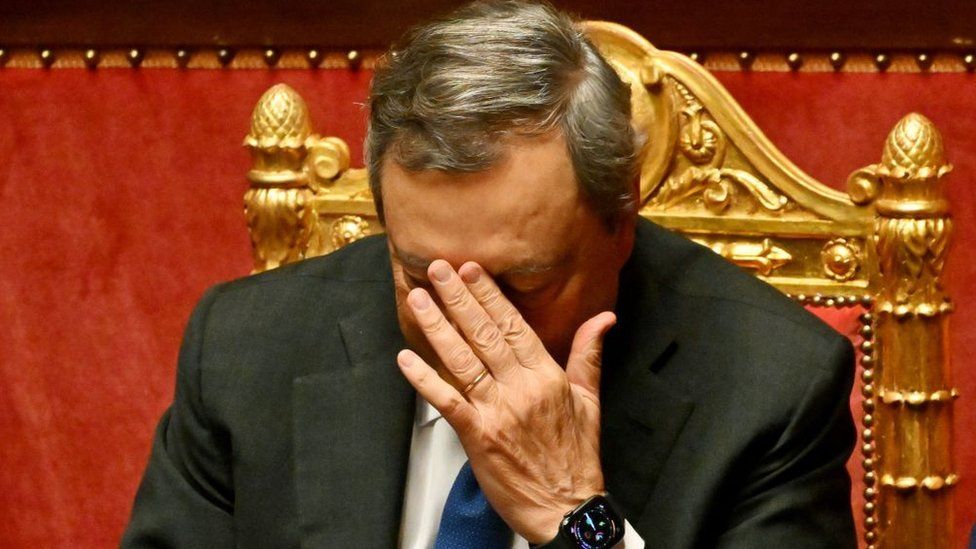 Mario Draghi lemondott olasz kormányfő