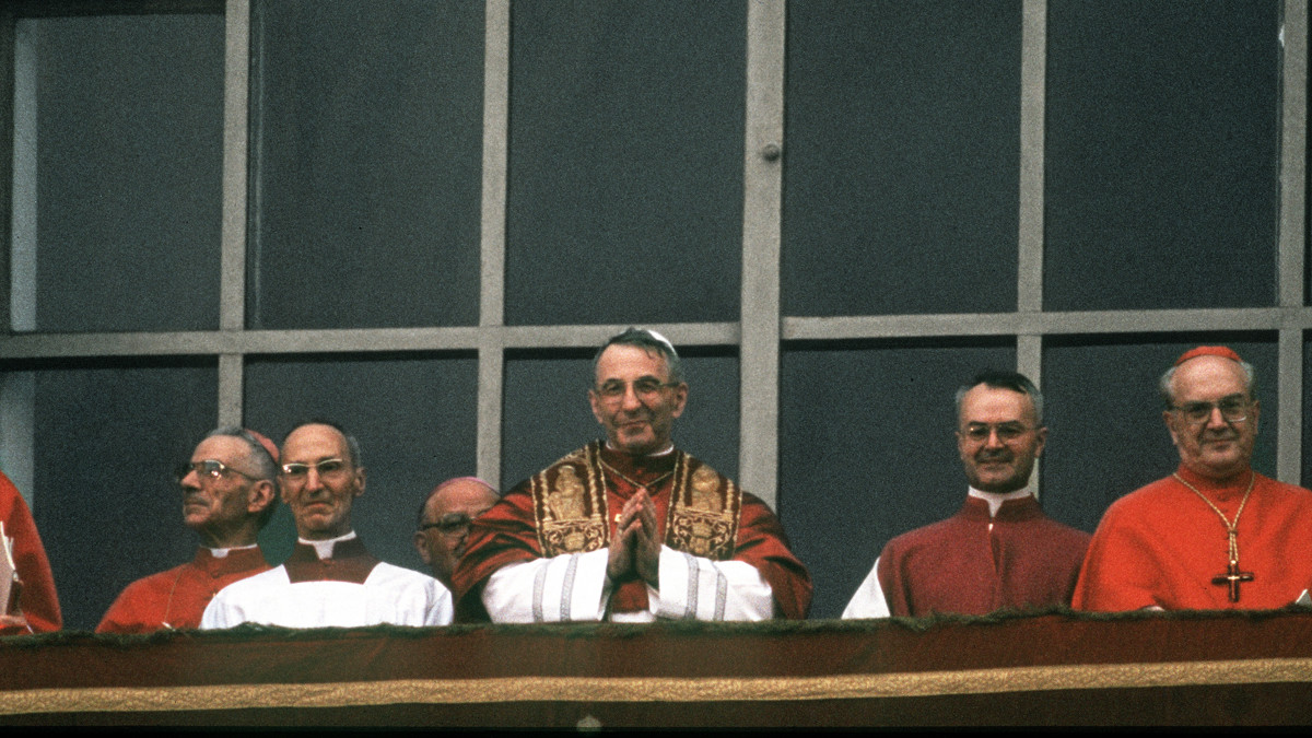 Albino Luciani Giovanni Paolo I (1912-1978) just elected prays to the balcony with folded hands. Albino Luciani was born to Forno di Canale  (from the 1964 Canale dAgordo, Belluno) was Pope for just 33 days of pontificate: 26 August - 29 september 1978. Photography, Vatican City, Rome 1978. (Photo by Fototeca Gilardi/Getty Images).