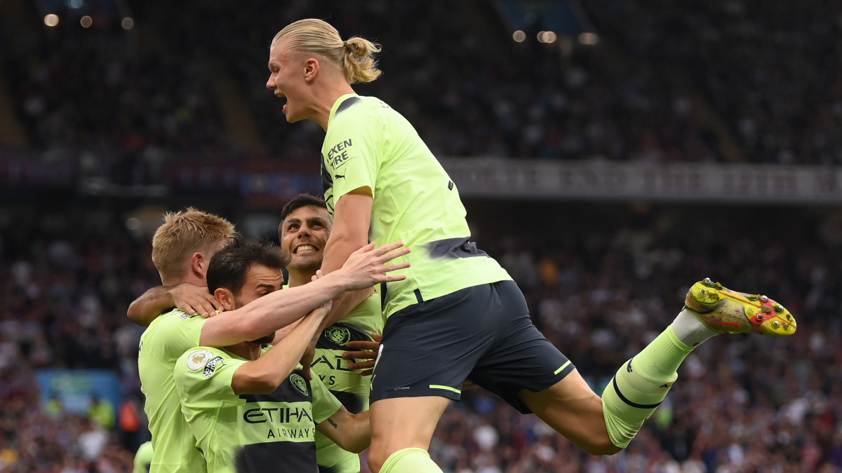 BIRMINGHAM, ENGLAND - SEPTEMBER 03:  Erling Haaland of Manchester City celebrates with team mates after scoring during the Premier League match between Aston Villa and Manchester City at Villa Park on September 03, 2022 in Birmingham, England. (Photo by Shaun Botterill/Getty Images)