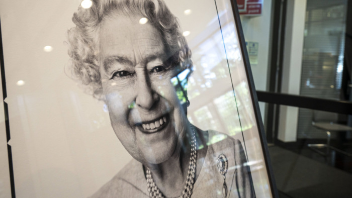 Londonban felravatalozzák II. Erzsébet holttestét