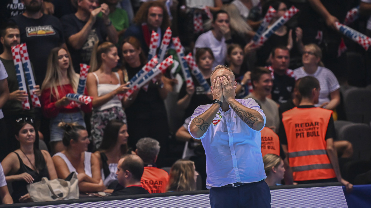 Varga Zsolt szövetségi kapitány a vízilabda Európa-bajnokság férfi tornájának döntőjében játszott Magyarország - Horvátország mérkőzés után Splitben 2022. szeptember 10-én. Magyarország - Horvátország 9-10.