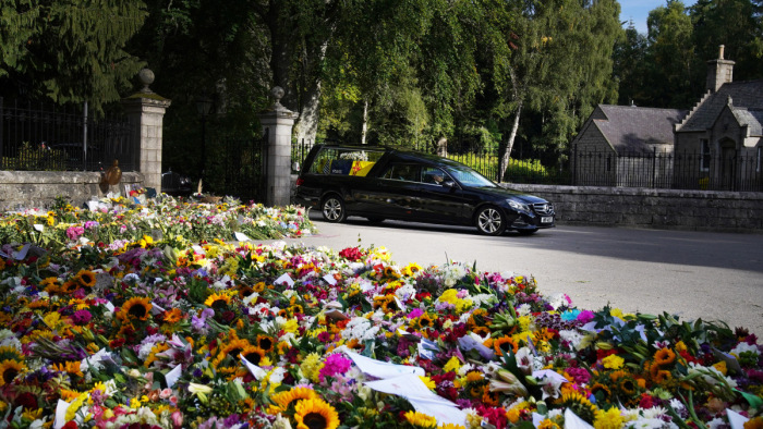 Sosem látott biztonsági intézkedésekkel készülnek II. Erzsébet temetésére