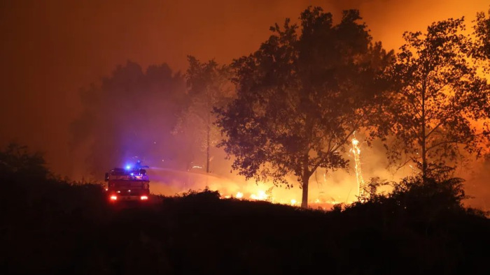 Lakóházakat is elért a neves francia borvidéken pusztító tűz
