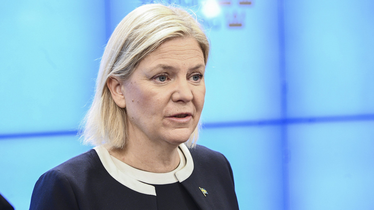 Magdalena Andersson svéd miniszterelnök, a Szociáldemokrata Párt elnöke sajtótájékoztatót tart a lemondása után Stockholmban 2022. szeptember 15-én. Andersson azt követően jelentette be lemondását, hogy a szeptember 11-i parlamenti választásokon a jobboldali pártszövetség szerezte meg a többséget.