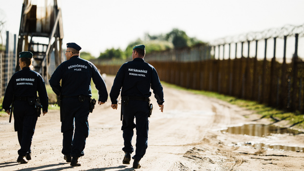 Szlovákia negyven rendőrt küld a magyar–szerb határra
