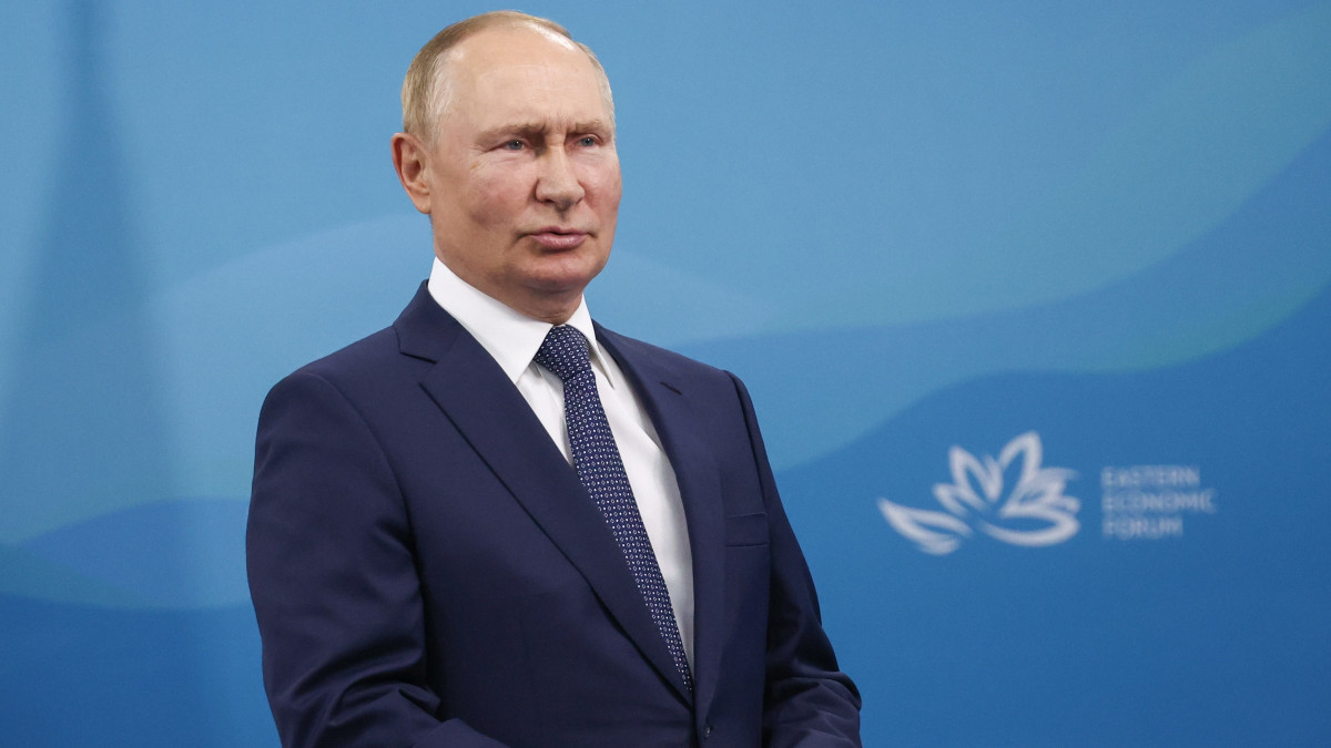 Vlagyimir Putyin orosz államfő a 7. Keleti Gazdasági Fórumon a délkelet-oroszországi Vlagyivosztokhoz tartozó Russzkij-szigeten 2022. szeptember 7-én.