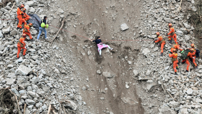 Tizenhét nappal a kínai földrengés után találtak túlélőre