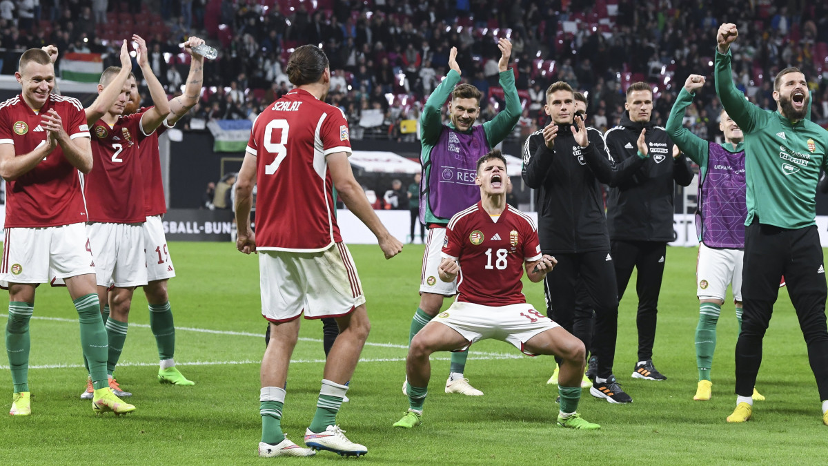 A győztes magyar válogatott játékosai ünnepelnek a labdarúgó Nemzetek Ligája A divíziója 3. csoportjában, a Németország-Magyarország mérkőzés után a lipcsei Red Bull Arenában 2022. szeptember 23-án. A magyar csapat 1-0-ra nyert.