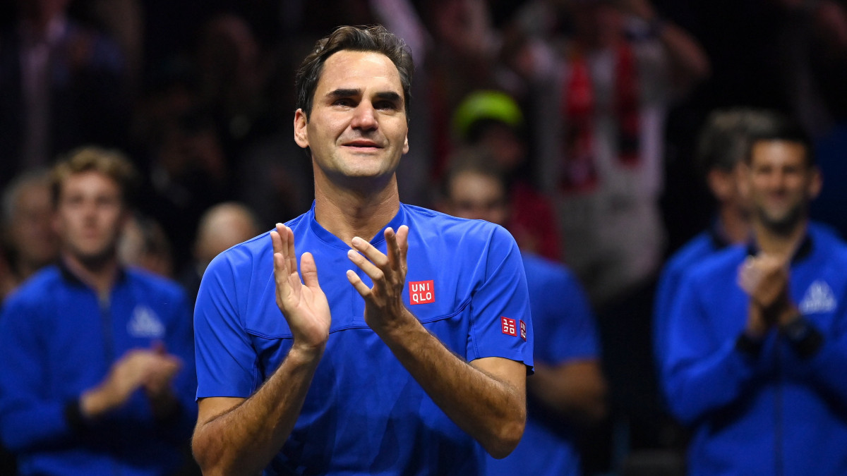 A svájci Roger Federer a Laver Kupa férfi párosának versenye után a londoni O2 Arénában 2022. szeptember 23-án. A 41 éves korábbi világelső Federer szeptember 15-én bejelentette, hogy a Laver Kupa profi pályafutásának utolsó bajnoksága lesz, utána visszavonul a versenyzéstől. A fedett keménypályás nemzetközi férfi tenisztornát szeptember 23. és 26. között rendezik a brit fővárosban.