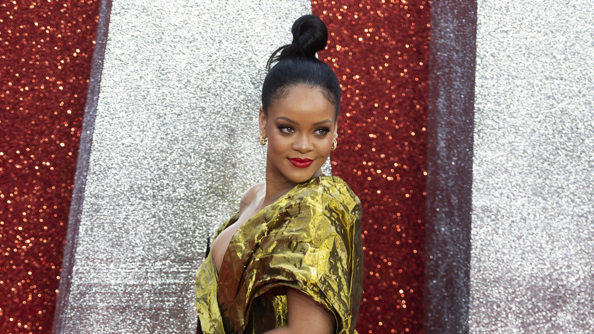 London, 2018. június 13.Rihanna barbadosi énekesnő-színésznő az Oceans 8: Az évszázad átverése (Oceans 8) című amerikai akciófilmje bemutatóján, Londonban 2018. június 13-án. (MTI/EPA/Will Oliver)