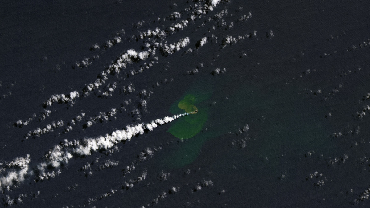 Új vulkáni sziget a NASA műholdképén