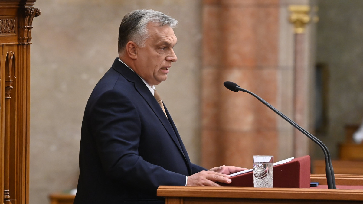 Orbán Viktor szólni készül - hosszú parlamenti év kezdődik
