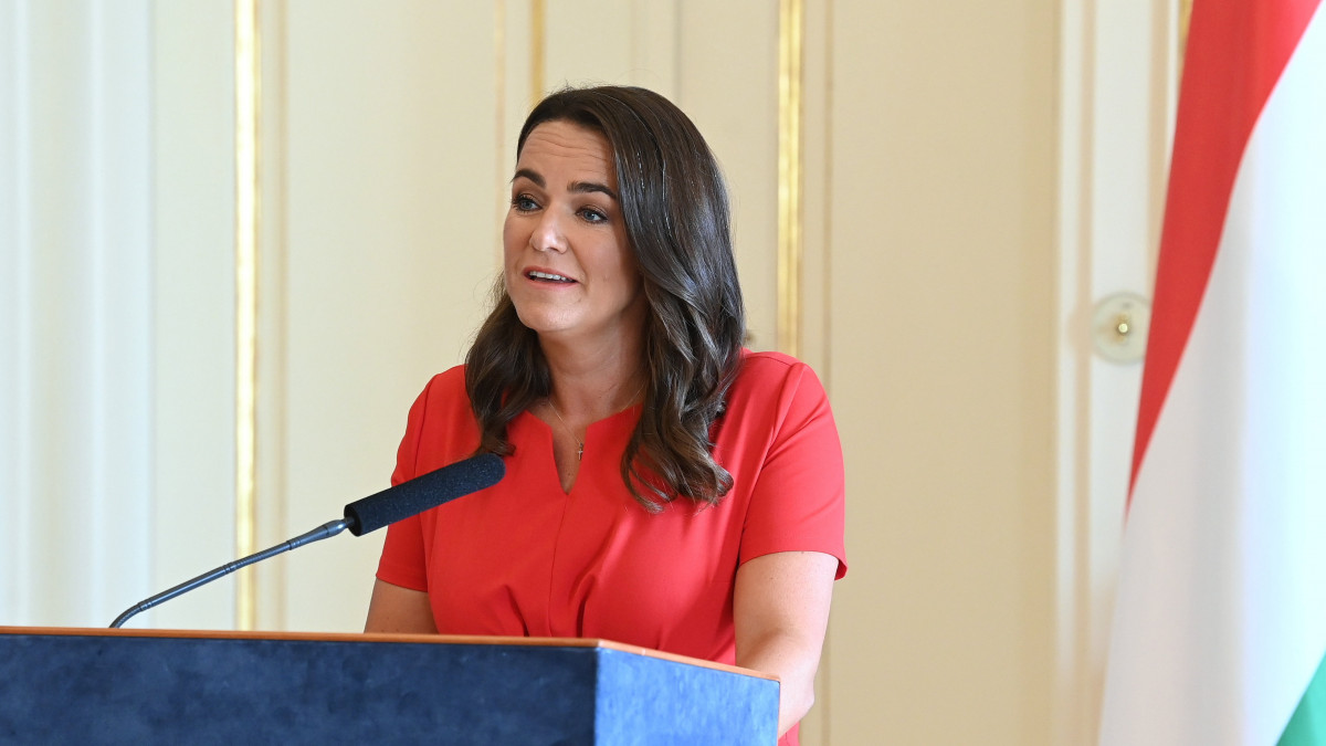 Novák Katalin köztársasági elnök beszédet mond a Stipendium Peregrinum ösztöndíjak átadásán a Sándor-palotában 2022. augusztus 19-én.