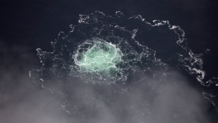 Hatalmas krátereket találtak a felrobbantott tengeralatti gázvezetéknél