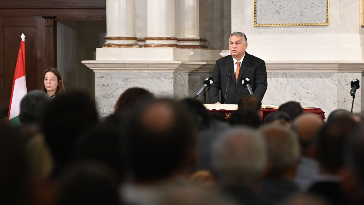 Orbán Viktor miniszterelnök beszédet mond a megújult dunamelléki püspöki székház, református teológia és újjáépített kollégium átadása alkalmából tartott ünnepi istentiszteleten a Kálvin téri református templomban 2022. október 1-jén.