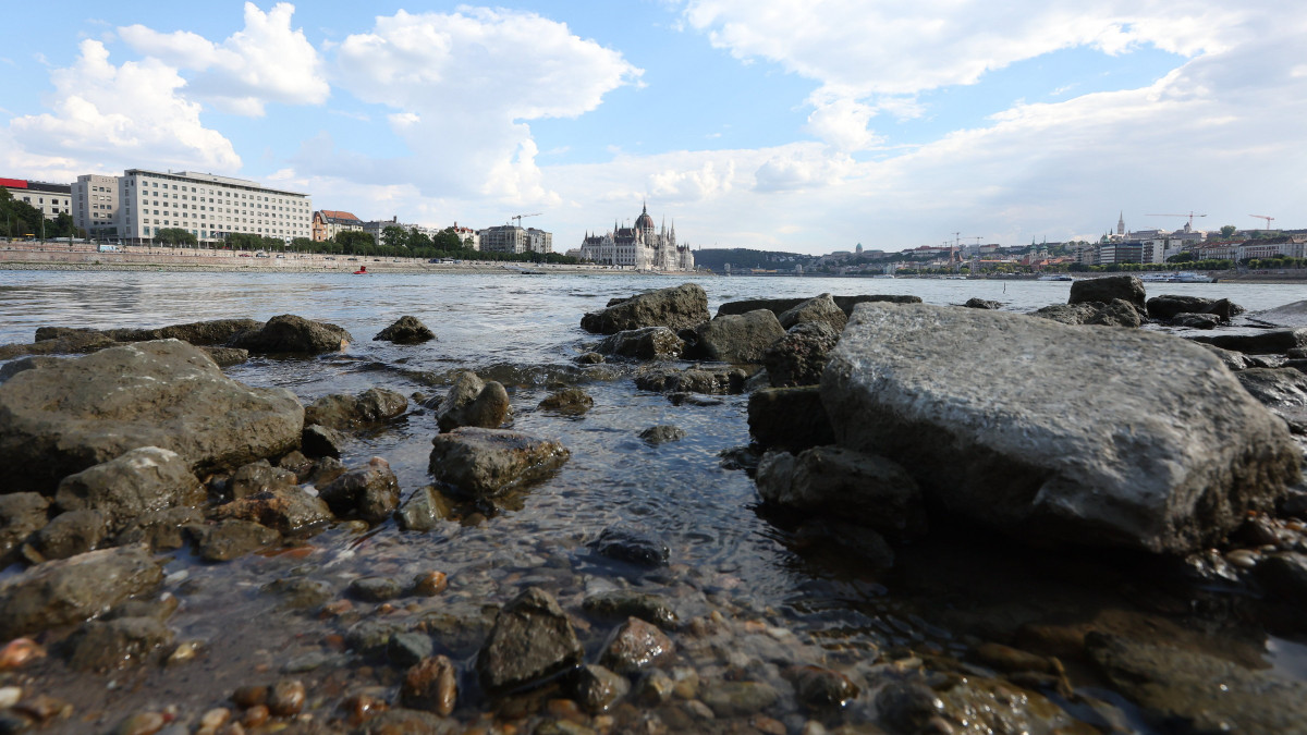 A Duna a Margitsziget déli csúcsánál 2022. augusztus 15-én. A folyó vízállása Budapestnél 78 centiméter.