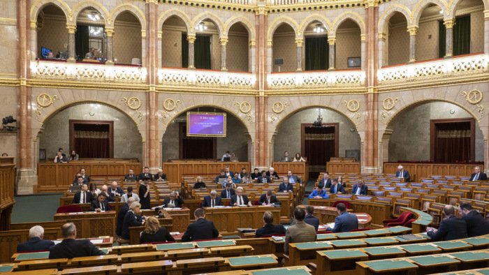 Tovább várat magára a NATO-bővítés magyar ratifikálása