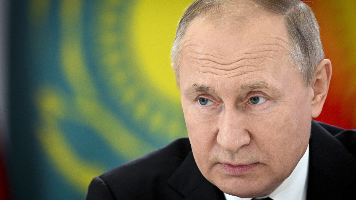 Vlagyimir Putyin orosz elnök a Független Államok Közössége (FÁK) asztanai csúcstalálkozóján 2022. október 14-én.