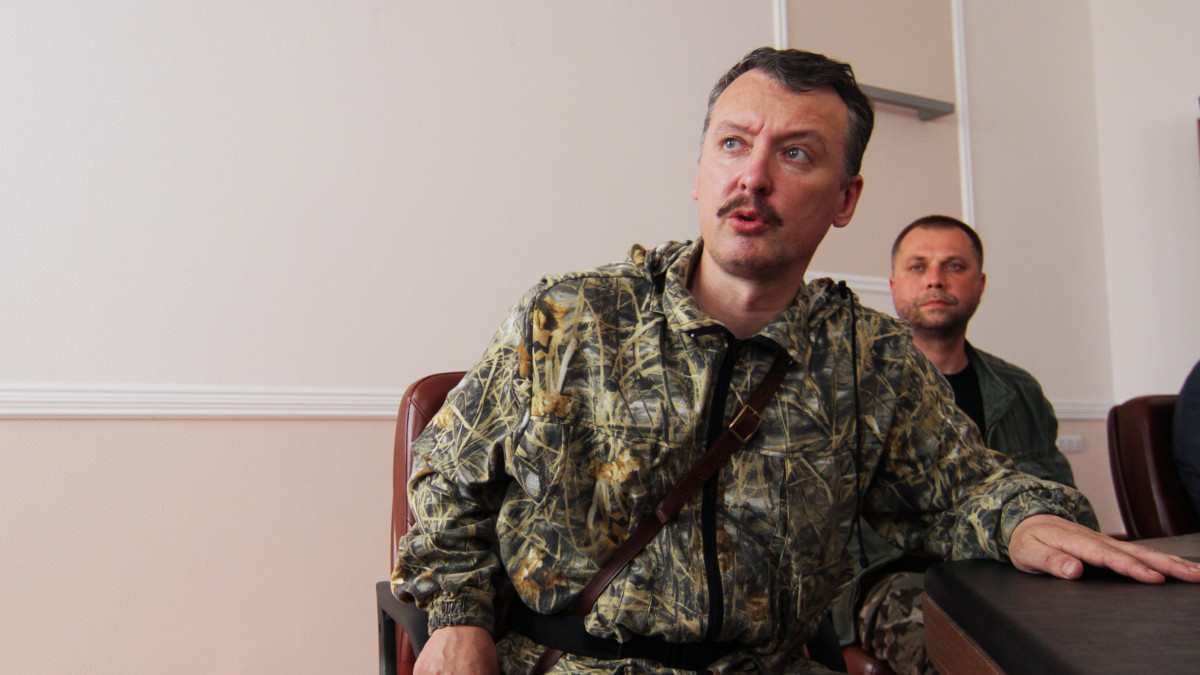 Donyeck, 2014. július 10.Igor Sztrelkov, az önhatalmúlag kikiáltott Donyecki Népköztársaság védelmi minisztere sajtótájékoztatót tart a kelet-ukrajnai Donyeckben 2014. július 10-én. (MTI/EPA/Photomig)