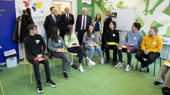 Csányi Sándor kihirdette: oktatási innovációs versenyt és díjat kezdeményez