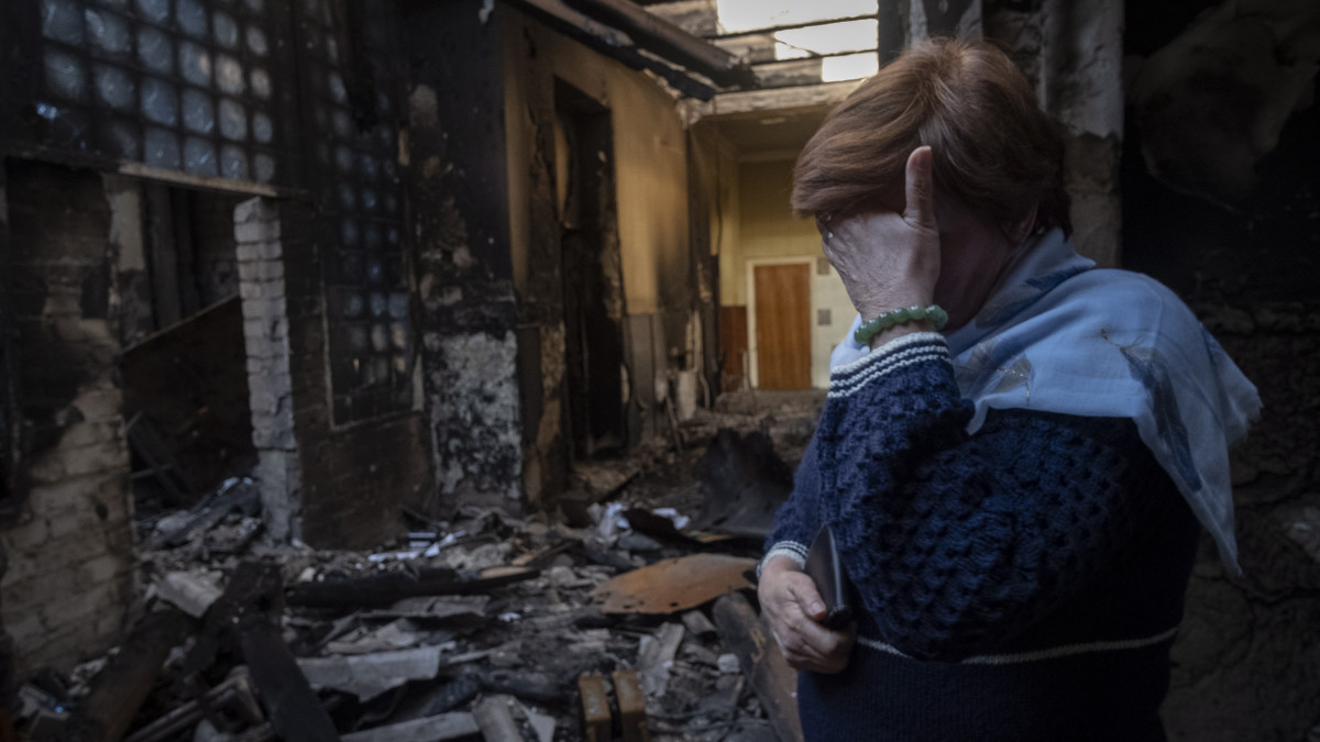 Vuzlovij, 2022. október 14.Megrongálódott iskolaépület belseje a kelet-ukrajnai Vuzlovijban 2022. október 14-én. A várost hat hónap orosz megszállás után sikerült visszafoglalniuk az ukrán erőknek.