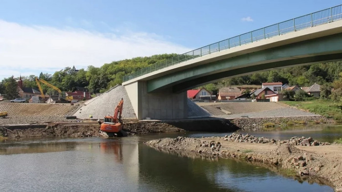 Kész az új magyar-szlovák híd, már a terhelési próbánál tartanak