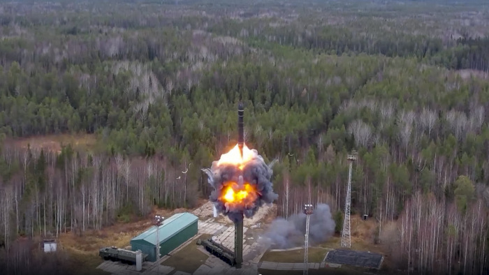 Rakétákkal és robotrepülőgépekkel gyakorlatozott az orosz nukleáris haderő