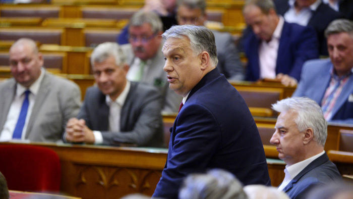 Orbán Viktor ismét útnak indul