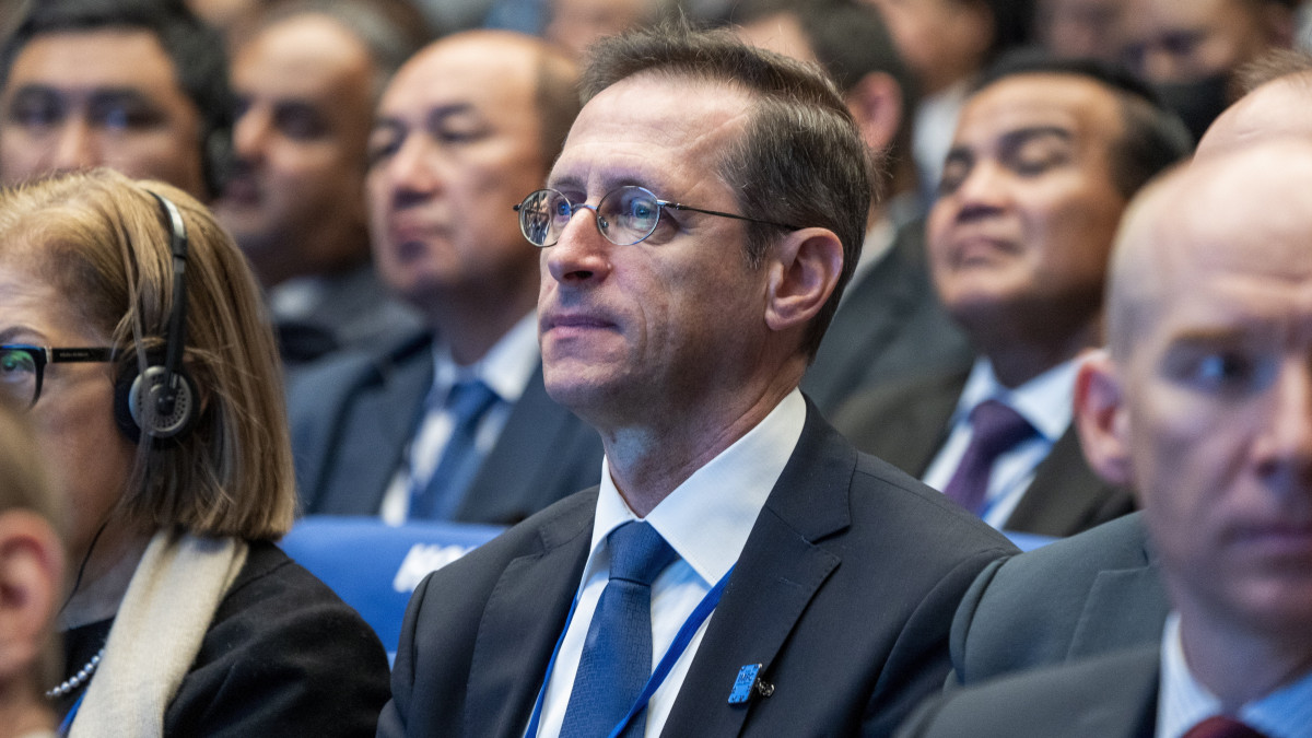 Varga Mihály pénzügyminiszter a Világbank és a Nemzetközi Valutaalap (IMF) éves közgyűlésének plenáris ülésén Washingtonban 2022. október 14-én.