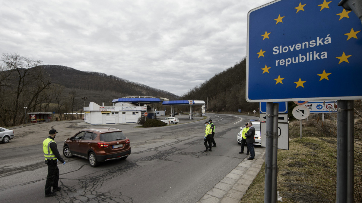 Migránspánik Szlovákiában: visszaállítanák a magyar határ ellenőrzését