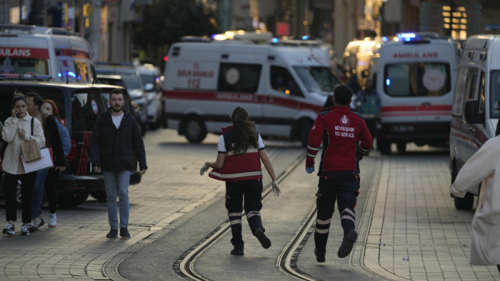 Ferenc pápa megszólalt: elkeseríti mélységesen az isztambuli robbantás