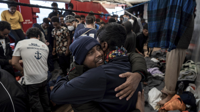 Már a kórházakra is szükség van a sok menekült miatt