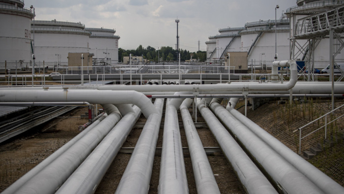 Elemzés: Magyarország másfélszeresére növelte az orosz kőolajimportját