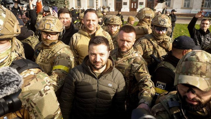 Ukrán katonákkal találkozott Donyeckben Volodimir Zelenszkij a fegyveres erők napján – videók