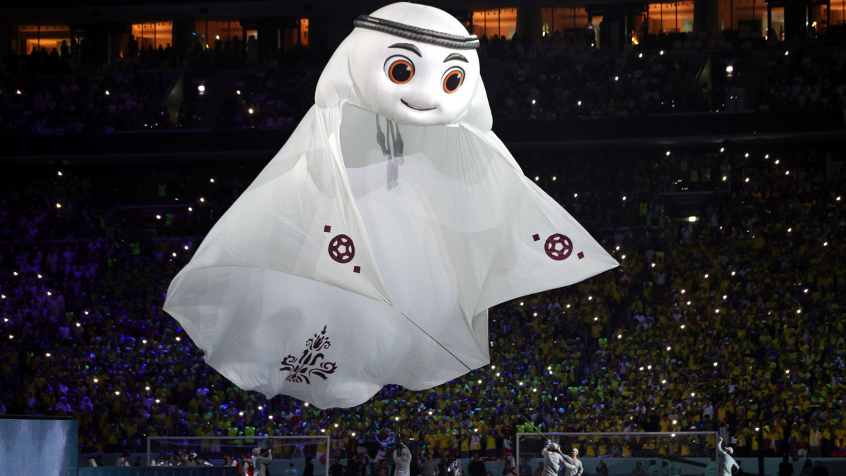 A katari labdarúgó-világbajnokság megnyitóünnepsége az al-hori al-Bajt Stadionban 2022. november 20-án.