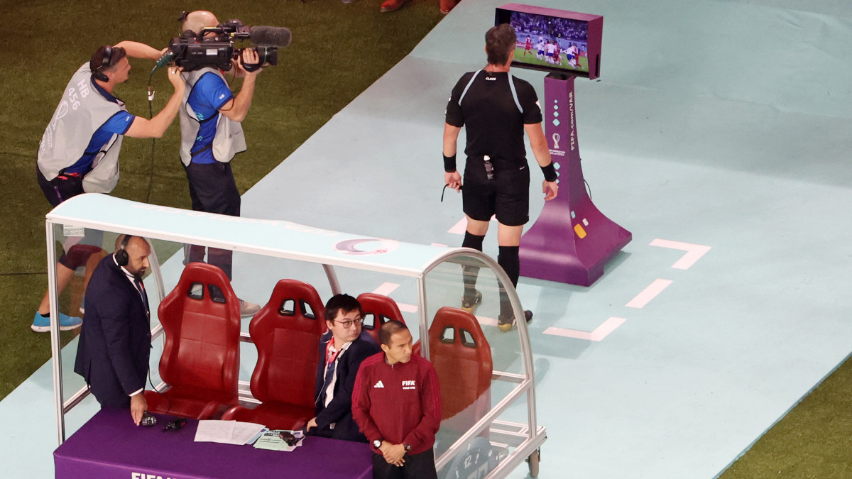 DOHA, QATAR - NOVEMBER 21: Referee Raphael Claus checks the VAR screen which results in a possible penalty to IR Iran, which was later given during the FIFA World Cup Qatar 2022 Group B match between England and IR Iran at Khalifa International Stadium on November 21, 2022 in Doha, Qatar. (Photo by Catherine Ivill/Getty Images)