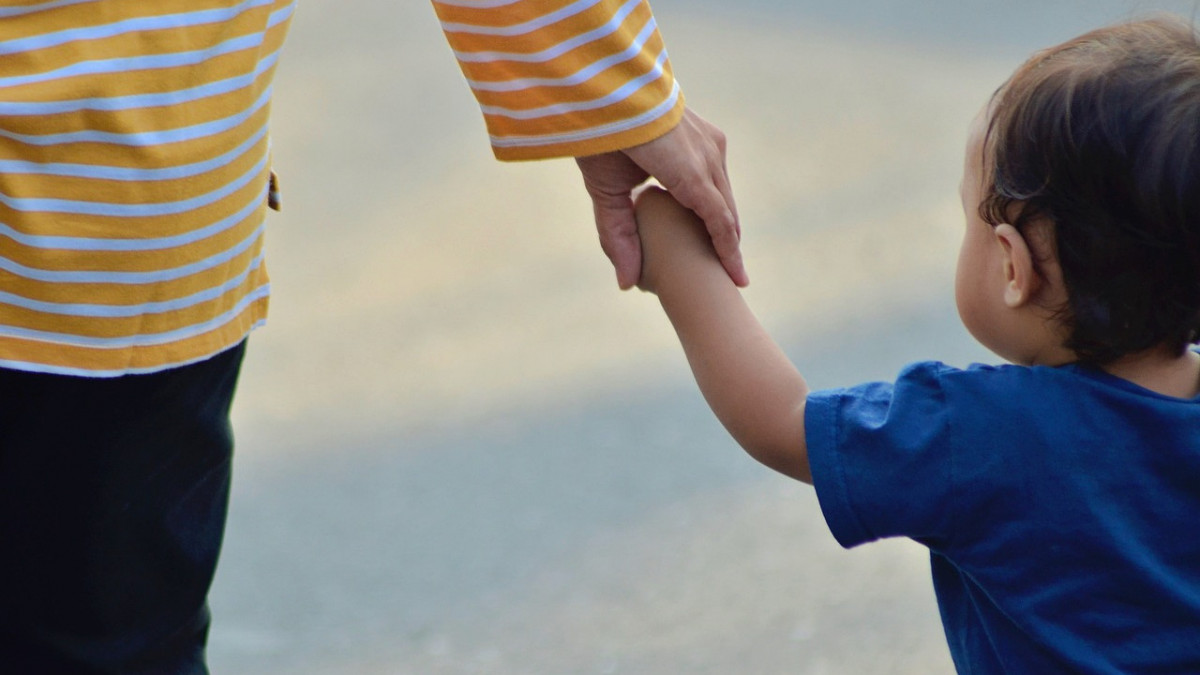 Magyar kutatás: boldogabbak a gyerekek a szüleiknél, és az anyák jobb szülők