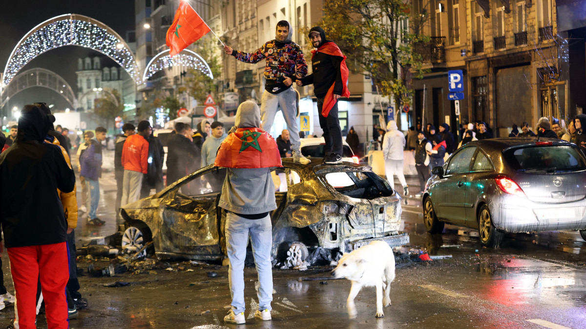 BRUSSELS, BELGIUM - NOVEMBER 27: A view of streets after Moroccos victory over Belgium at the World Cup Qatar 2022 Group F football match, on November 27, 2022 in Brussels, Belgium. Security forces take measures to prevent tension. (Photo by Dursun Aydemir/Anadolu Agency via Getty Images)
