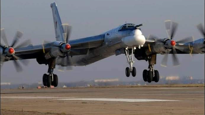 Orosz Tu-95MSz rakétahordozó bombázógép.