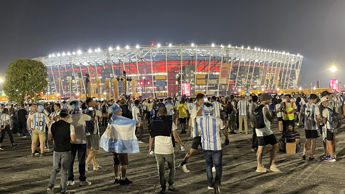 Magyar focirajongó Katarban, ennyibe kerül egy nap a világbajnokságon