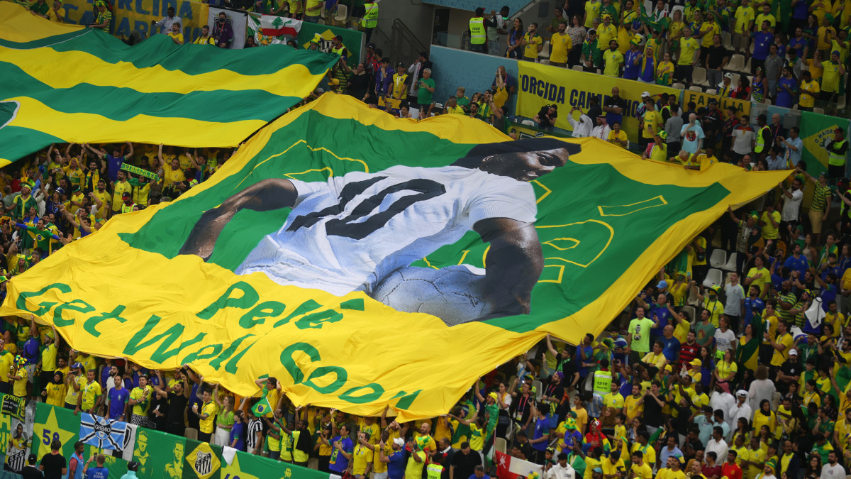 LUSAIL CITY, QATAR - DECEMBER 02: A flag of Brazil legend Pele is unveiled in the crowd ahead  the FIFA World Cup Qatar 2022 Group G match between Cameroon and Brazil at Lusail Stadium on December 02, 2022 in Lusail City, Qatar. (Photo by Stefan Matzke - sampics/Corbis via Getty Images)