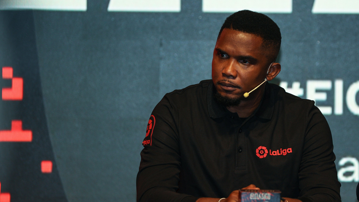 ISTANBUL, TURKEY - OCTOBER 24: Former Cameroonian international footballer Samuel Etoo attends a media meeting event held within the El Classico derby match between La Ligas Barcelona and Real Madrid in Istanbul, Turkey on October 24, 2021. (Photo by Esra Bilgin/Anadolu Agency via Getty Images)