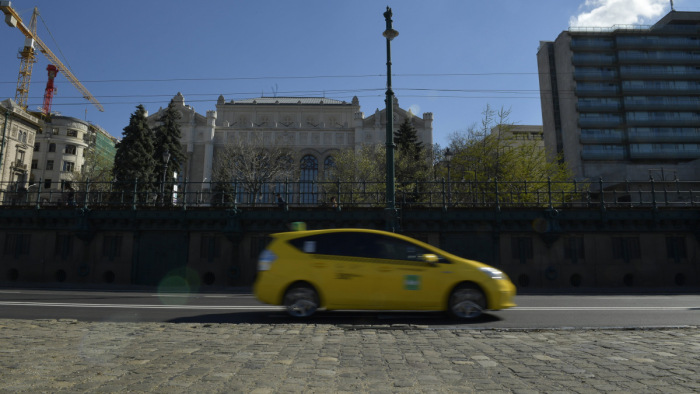 Kezdődik a fővárosi taxisháború – célpontban a Bolt