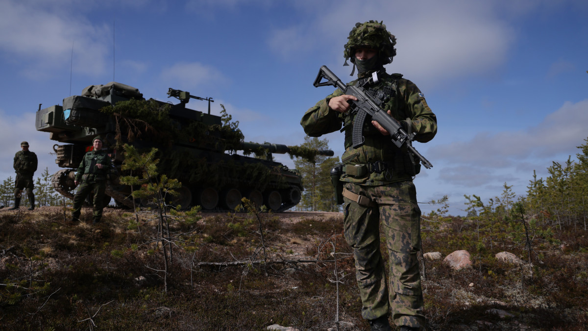 ROVANIEMI, FINLAND - MAY 23: A Finnish soldier stands near a K9 Thunder 155mm self-propelled howitzer during the LIST 22 live-fire Lightning Strike military exercises at the RovajĂ¤rvi training grounds on May 23, 2022 near Rovaniemi, Finland. Finland, after decades of neutrality, is applying along with Sweden for membership in the NATO military alliance as a consequence of Russias military invasion and ongoing war in Ukraine. Russia, which shares a 1,340km long border with Finland, has reacted angrily to the move and has shut down all natural gas exports to Finland in response. (Photo by Sean Gallup/Getty Images)