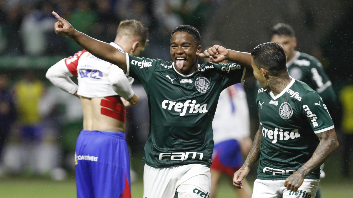 SAO PAULO, BRAZIL - NOVEMBER 02: Endrick (L) of Palmeiras celebrate with teammate Dudu after scoring the fourth goal of his team during the match between Palmeiras and Fortaleza as part of Brasileirao Series A 2022 at Allianz Parque on November 02, 2022 in Sao Paulo, Brazil. (Photo by Ricardo Moreira/Getty Images)