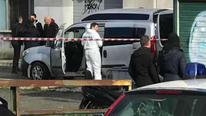 Lövöldözött egy férfi egy római lakógyűlésen, három nőt megölt