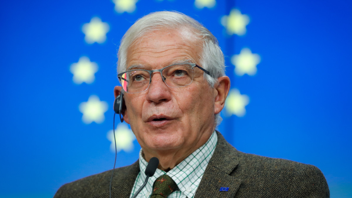 Josep Borrell, az Európai Unió kül- és biztonságpolitikai főképviselője a Natalia Gavrilita moldovai miniszterelnökkel tartott sajtóértekezletén az EUMoldova Társulási Tanács ülése után Brüsszelben 2021. október 28-án.