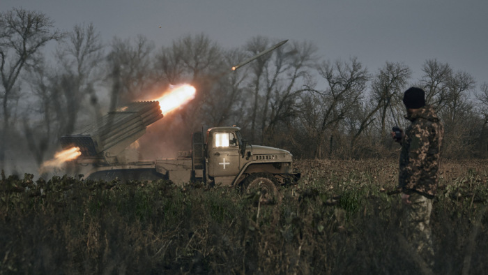 Fetter Bálint: az ukrajnai háború óriási mértékben felpörgette a fegyvergyártást